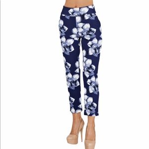 Plus Size Bold Floral Cropped Pants